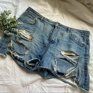 Distressed Denim Shorts Light Wash